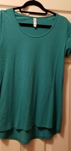 Small Green Lularoe Classic Tee